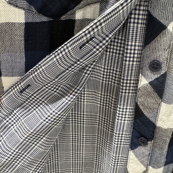 Rails Flannel Blue Black & White Plaid Long Sleeve Button Down Shirt - Picture 5 of 6